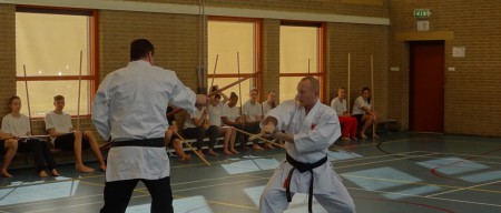 De ura uchi met de Bo voordoen